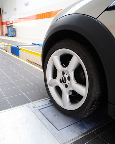 Wheel play detectors